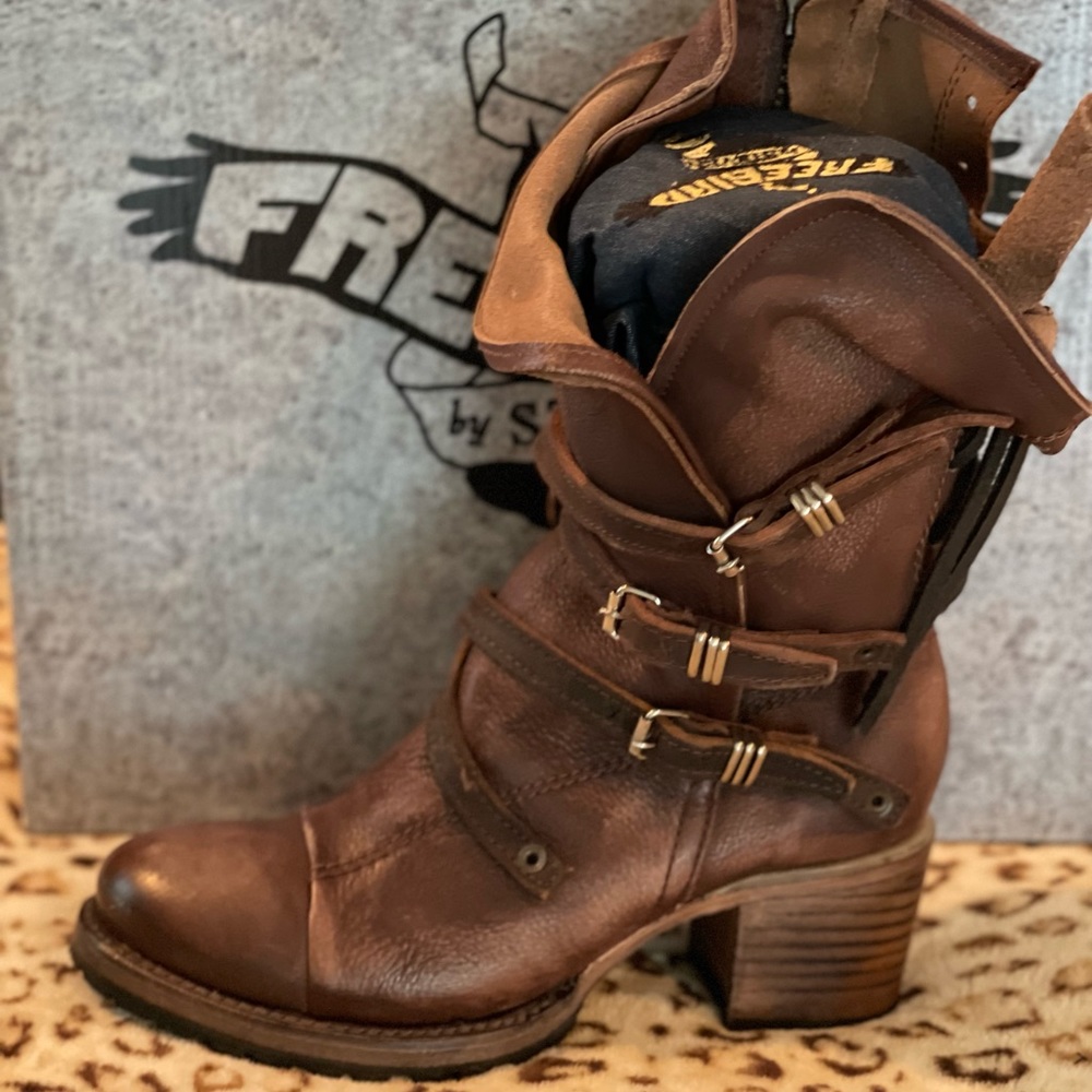 FreeBird distressed leather boots Sz 7. Brand New, Never Worn, still in box.